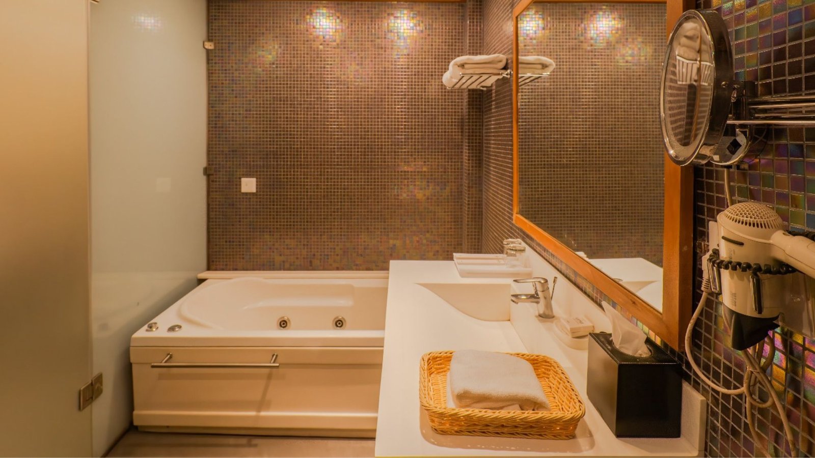 Family King Cave Room brys